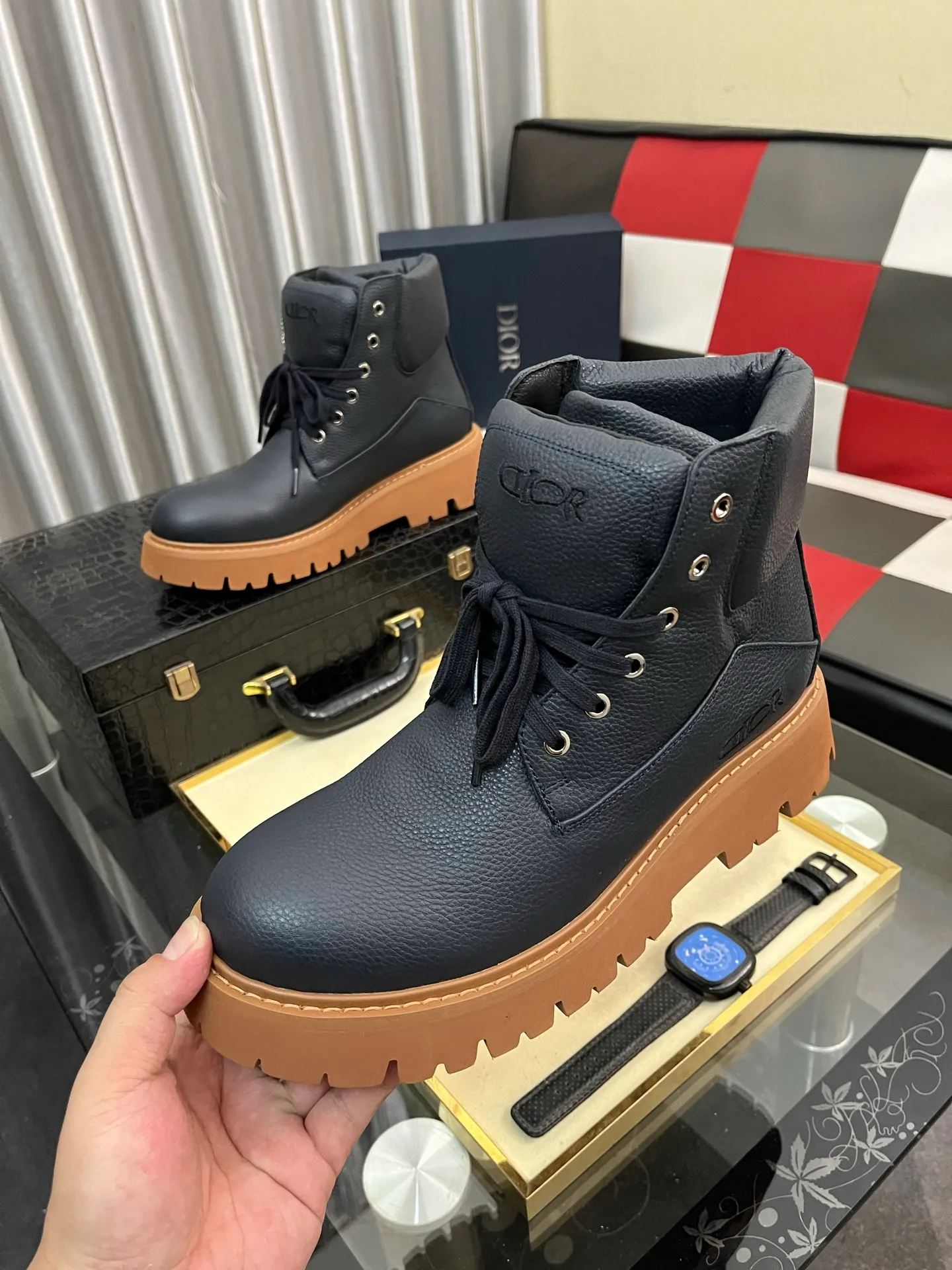 Men's shoes 💰: 560⌚️⌚️Dior top crafts Dior high-top boots counter synchronizes with the original factory configuration, original cowhide patchwork fabric imported from Italy, breathable and comfortable imported water-dyed cow lining, sole: original factory special original sole super comfortable, original factory with single goods high quality, you can enter and exit the counter at will, welcome to compare and synchronize with the counter, code number: 38-44